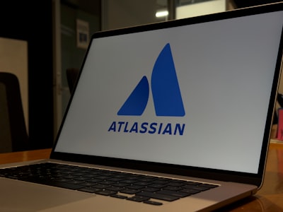 Evita que Atlassian entrene con tus datos: opta por no participar con GitLab