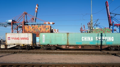 China logra superávit comercial de $1.2 billones a pesar de aranceles