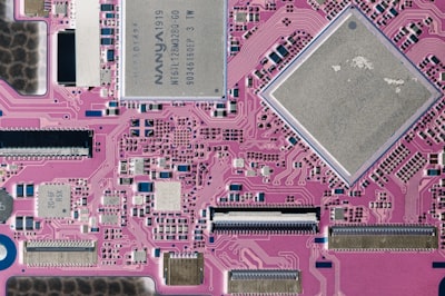 Chips de borde analógico redefinen la IA: 200-TOPS en dispositivos