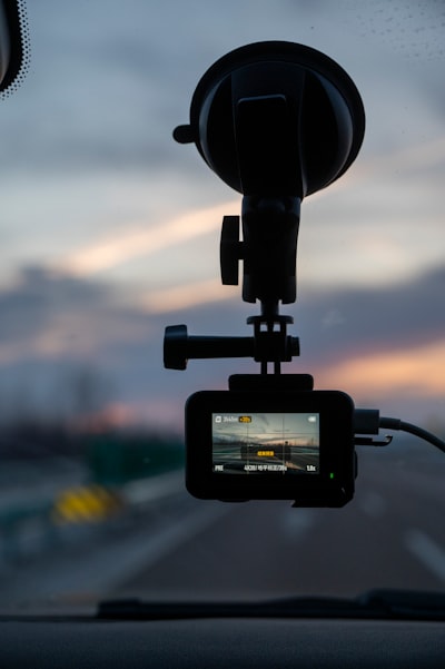 Teléfono viejo como dashcam: mejor que un Garmin de $200