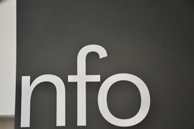 OM2P: Política de flujo multijugador offline