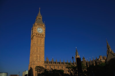 Demandan al Concejo Británico por violación de datos de personas transgénero.