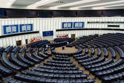 El Parlamento Europeo prohíbe el uso de inteligencia artificial a los legisladores