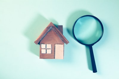 Auditoría de sesgo racial en LLMs para búsqueda de vivienda