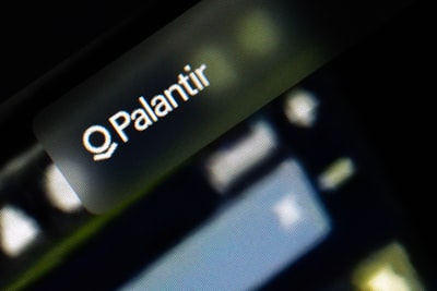 Palantir y la polémica: contrato de £9M para licencias de armas