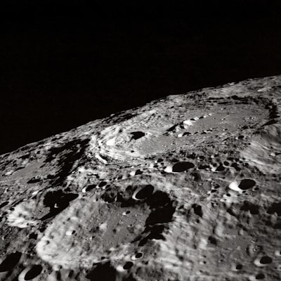 Navegación lunar por terreno con detección de cráteres y aprendizaje profundo
