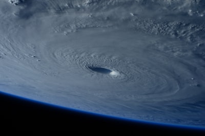  PredHydro-Net: Predicción 3D de hidrometeoros con guía física y decodificación dual