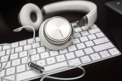 Optimización de búsqueda por voz: Consejos expertos para la integración de CRM en consultoría