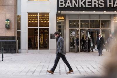 El surgimiento de los bancos de inversión boutique: brindando asesoría financiera personalizada en la era digital
