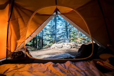 Todo el equipo de camping que necesitas este verano (y algunos no esenciales)