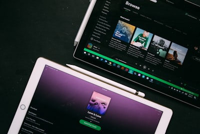 Spotify trabajando en herramientas de inteligencia artificial de música con grandes compañías discográficas