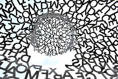 Razonamiento: A través del Codificación de Conocimientos Dinámicos: generalización a conocimiento real-mundo