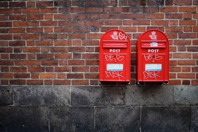 Comparación: campañas de llamadas automatizadas vs Marketing por correo electrónico: ¿Cuál es mejor para conversiones?