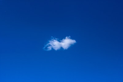 Compartir archivos en nube segura con capacidades de inteligencia artificial