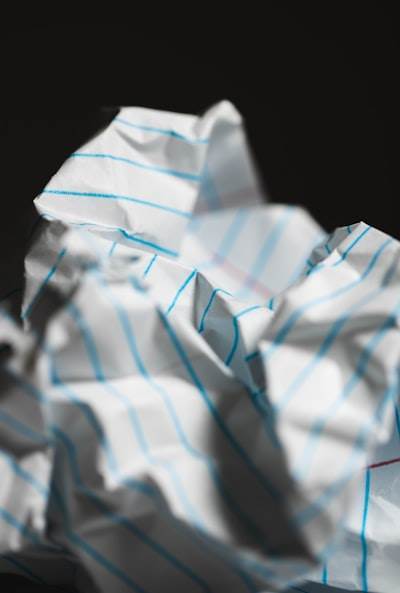 De envolturas a razonadores: Construyendo un Agente de Investigación Iterativo