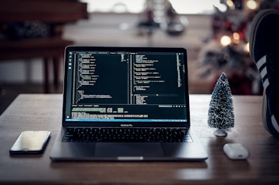 Desarrollo de software personalizado remoto frente a soluciones tradicionales: ¿Cuál es la correcta para ti?