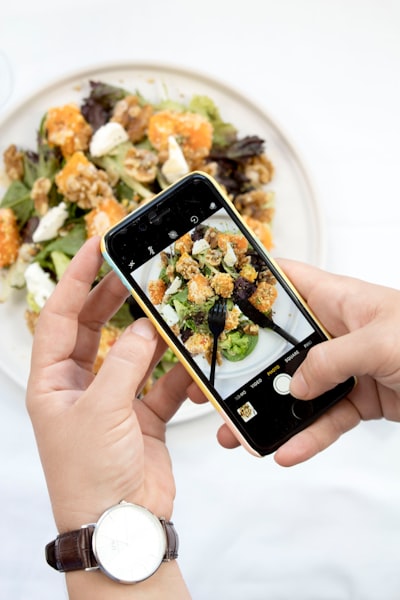 Descubre las mejores aplicaciones de entrega de comida para cenar sin esfuerzo hoy