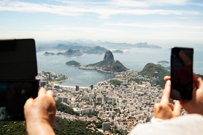 Cuando deberían las compañías de turismo elegir Inteligencia Artificial para las centralitas telefónicas?