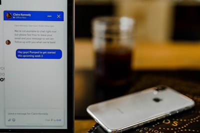 ¿Se puede personalizar un chatbot de IA para empresas según mis necesidades comerciales específicas?