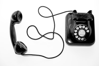 Mejores prácticas para empresas de medios que utilizan la automatización de llamadas para la adquisición de clientes: Enfoque en ROI
