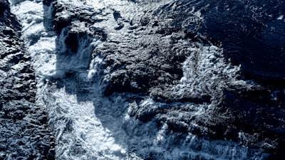 Imágenes de satélite de súper resolución para todos: democratizando la mejora de la resolución pancromática con inteligencia artificial