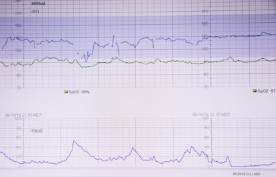 Simulación de pacientes longitudinales de alta fidelidad utilizando datos del mundo real
