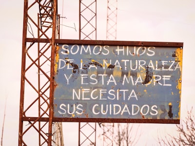 Mejora de la calidad de la señal EEG de TMS para neuroestimulación de bucle cerrado mediante eliminación de ruido en el dominio de la fuente