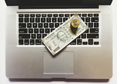 La Noticias de HackerNoon: Dichiarando Sí a los Dinero te Está Costando Dinero.