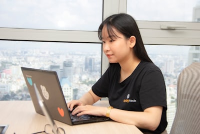 Nunca es tarde: Microsoft, Generación Singapur ayudan a buscadores de empleos en carrera media a cambiar hacia la tecnología