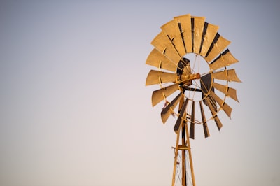 DeFi se dispara por encima de los $100 mil millones mientras los reguladores miran al 'Salvaje Oeste' de las finanzas