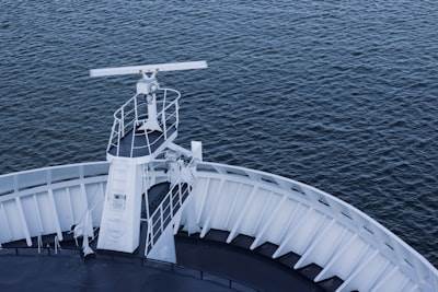 Evaluación de Riesgo Dinámico y Adaptativo para el Control Remoto de Barcos Autónomos mediante Aprendizaje Federado Bayesiano