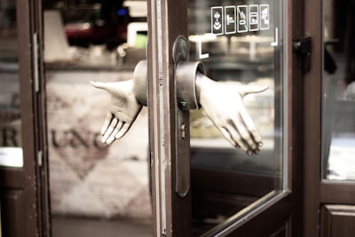 ¿Automatizar procesos para pequeñas empresas es seguro para manejar datos sensibles?