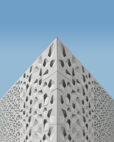 Un modelo geométrico del rezo cosmológico a través de la geometría angular en un universo estático
