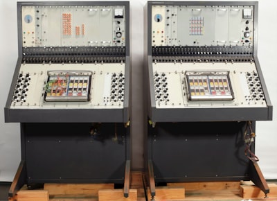 La comparación definitiva: tablero de interconexión automatizado vs. tablero de interconexión manual