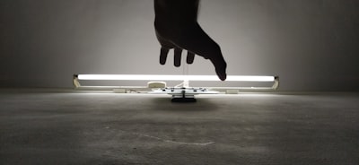 La Magia de la Levitación: Cómo un Nuevo Sistema Sin Contacto está Revolucionando el Transporte de Precisión