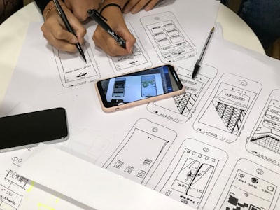 Expertos en aplicaciones móviles frente a equipos de desarrollo internos: Comparación completa