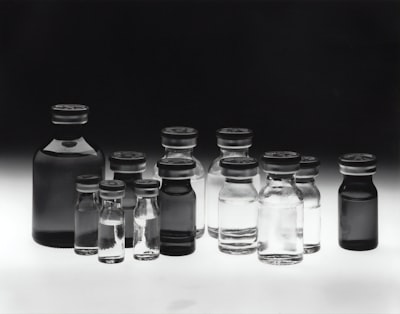 Homogeneidad del efecto de prueba y confusión en estudios experimentales y observacionales de alta dimensionalidad