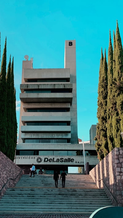 Arquitectura de agentes de IA seguros: Perspectivas sobre defensas a nivel de sistema contra ataques de inyección de consigna indirecta