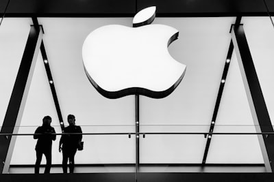 Siri AI: qué es, cómo funciona y todo sobre el asistente inteligente de Apple