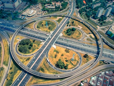 ¿Cuáles son las principales características de la gestión de infraestructura en la nube para empresas?