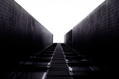 HeMA-MISO: Arquitectura de Memoria Heterogénea para la inferencia de LLM con optimización de SW