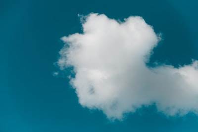 Cómo la IA está revolucionando la optimización de costos en la nube en 2025: ahorra un 30-60% en tus facturas