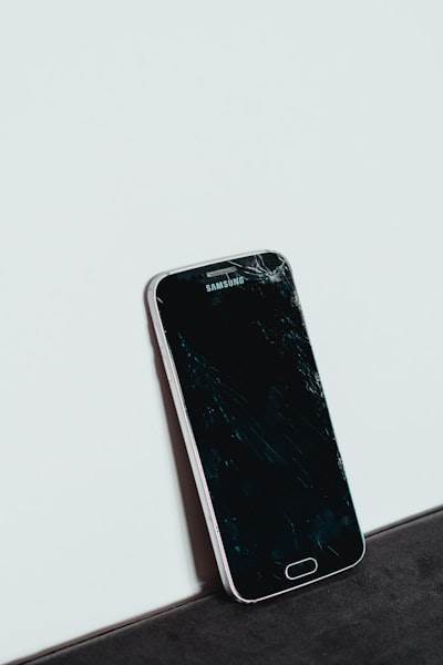 Teléfono Samsung Galaxy Z TriFold: ¡el futuro de los smartphones! ¡Lanzamiento en el 2026 con una cámara sobresaliente de 200MP!