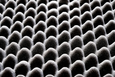 Integración de microcápsulas termocrómicas dinámicas para la gestión térmica adaptativa en textiles inteligentes