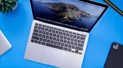 Este dock para laptop USB-C de 12 puertos está en oferta, el precio más bajo que ha tenido