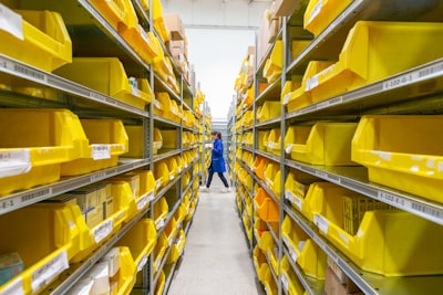 ¿Puede la automatización de la gestión de inventario automatizar tareas repetitivas o manuales?