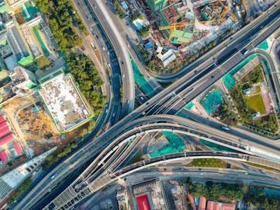 Por qué la IA y la infraestructura descentralizada están creciendo juntas en 2025