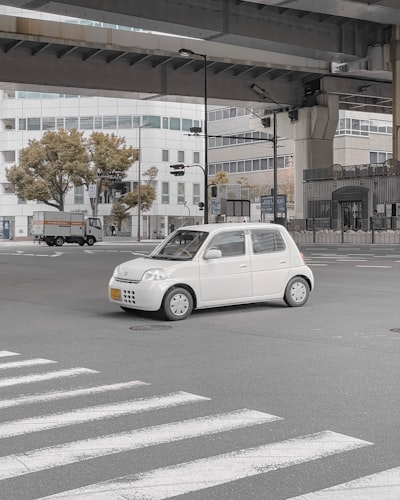 Estudio de la retraso real-mundo en arquitecturas de microservicios para el conductor autónomo