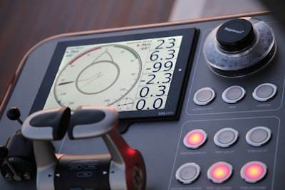 Modulación dinámica de la fuerza centrífuga para la optimización de la salud de la tripulación en tránsito marciano