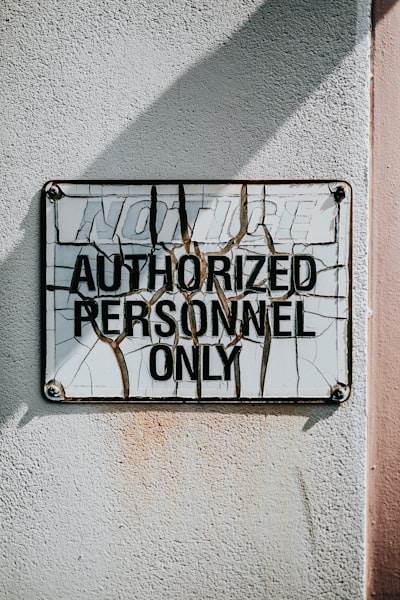 Autorización en la Era de Agentes de IA: Más Allá del Control de Acceso Todo o Nada